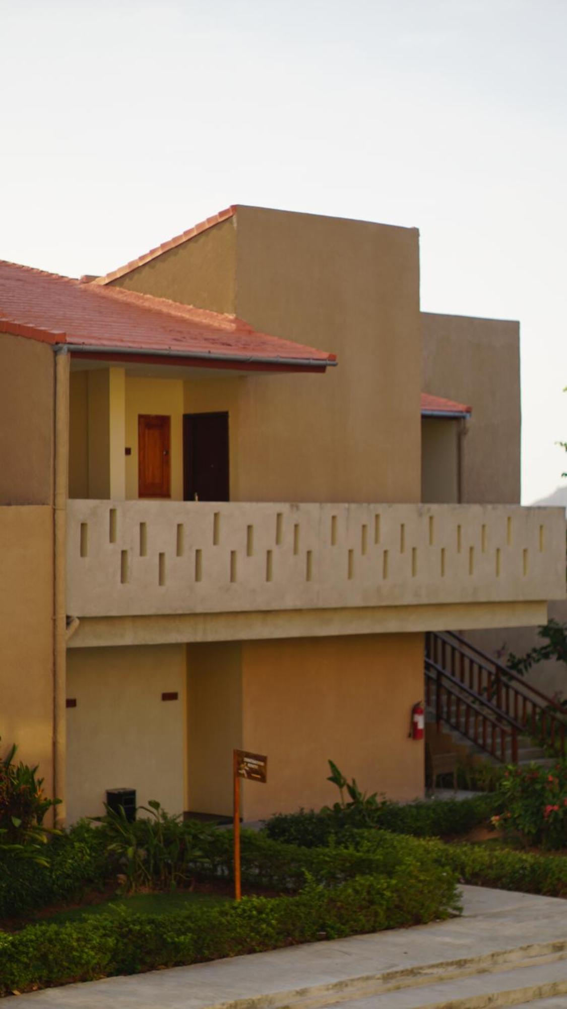 Luwansa Beach Hotel لابوان باجو المظهر الخارجي الصورة