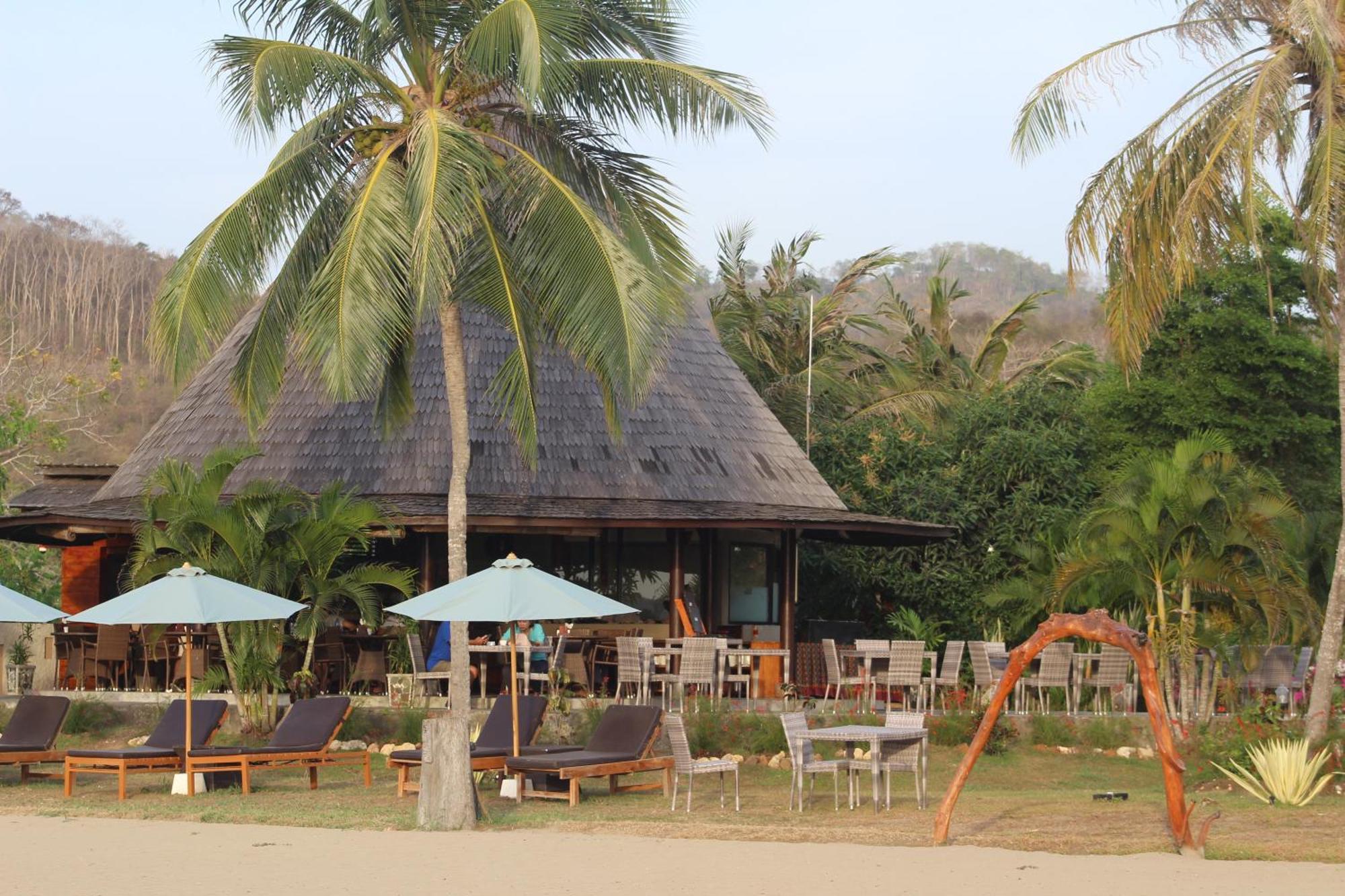 Luwansa Beach Hotel لابوان باجو المظهر الخارجي الصورة
